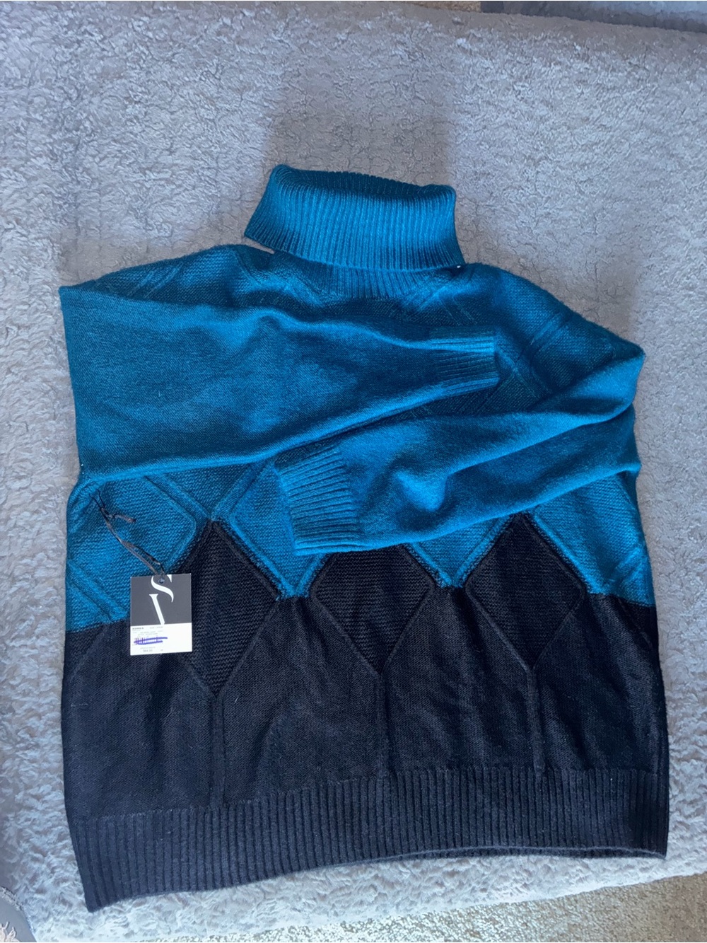 Vera Wang Blue and Black Women's Sweater